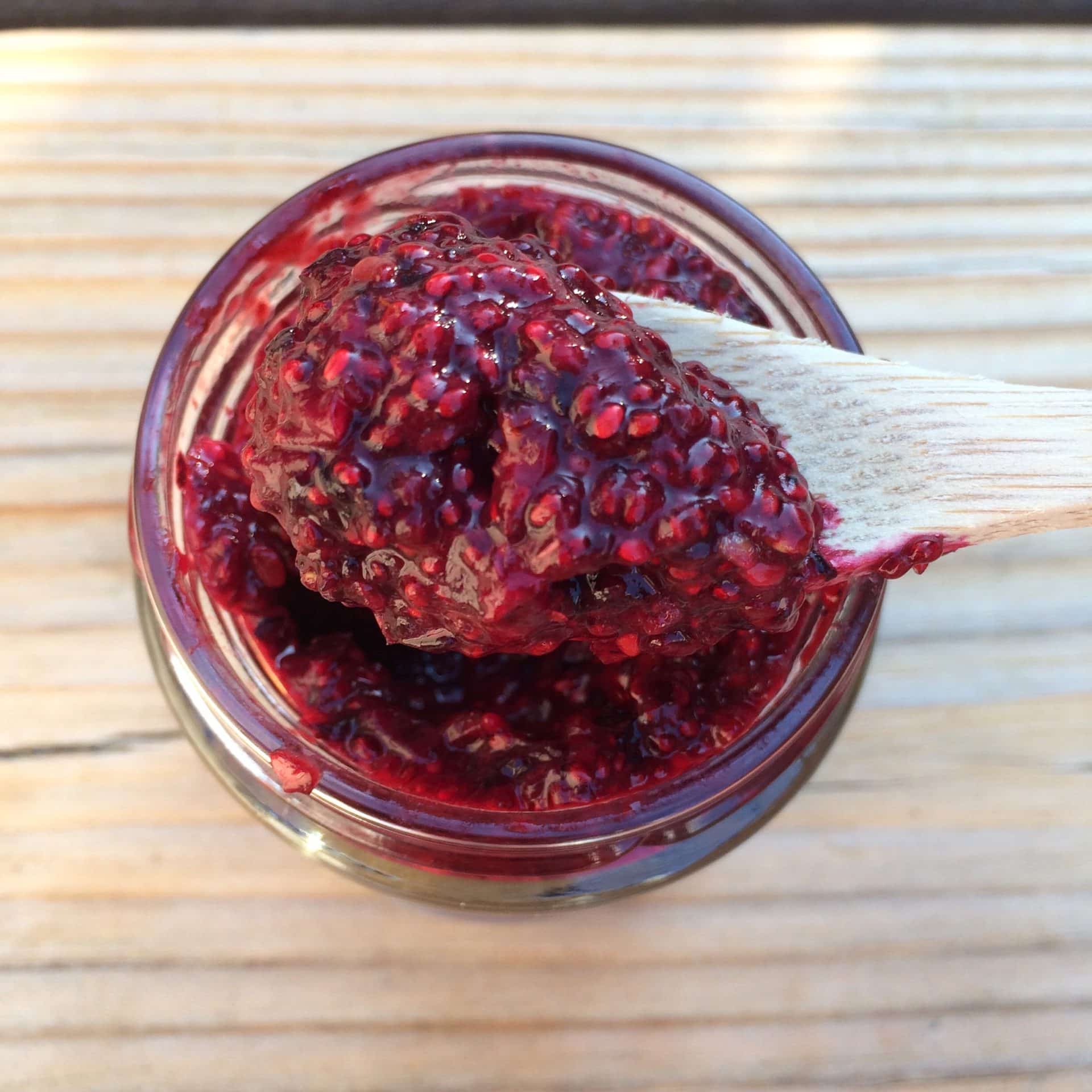 Recette De Crufiture Aux Fruits Rouges Et Graines De Chia Confiture Crue